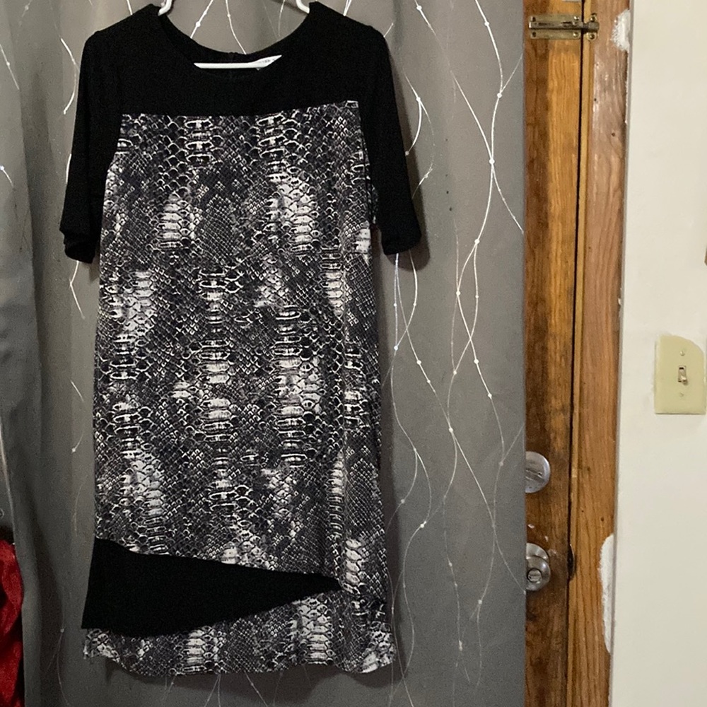Peter nygard MP black/white snake print dress